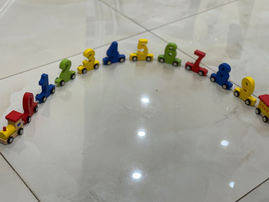 Дървено влакче с цифри