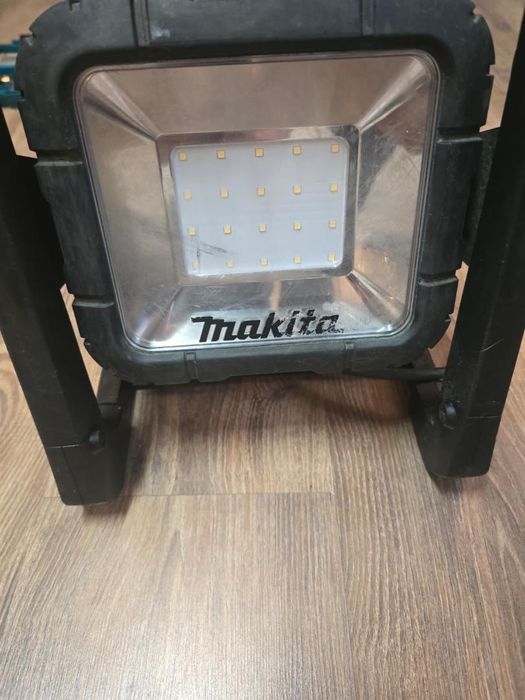 PACHET MAKITA: Proiector, Flex pe acumulator,, incarcator, set de -P-