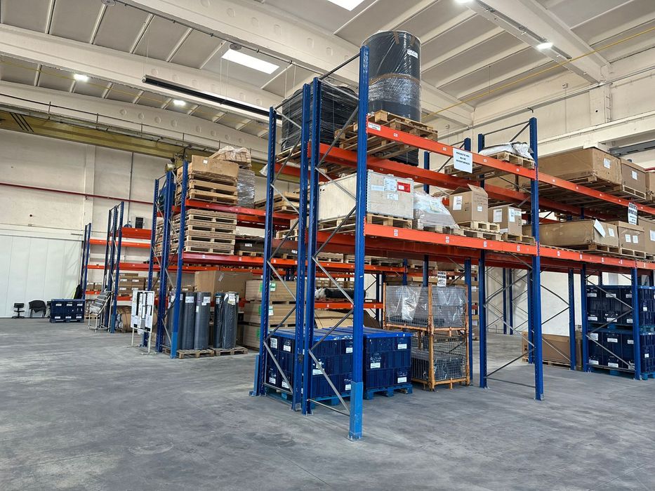 Vand rafturi metalice pentru euro paleti si incarcarea manuala