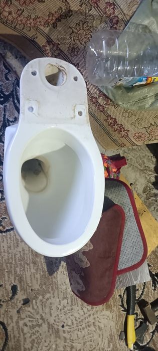 Продам унитаз безбочка