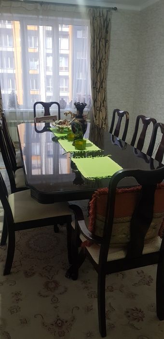 Стол со стульями, гостиная