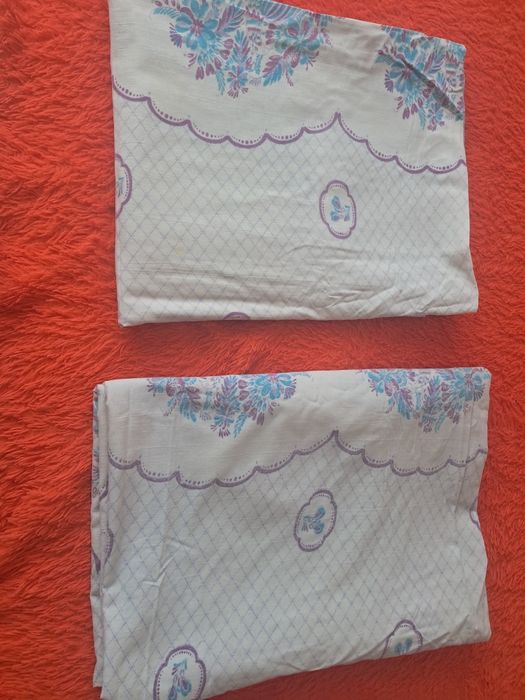Два пододеяльника и три наволочки.