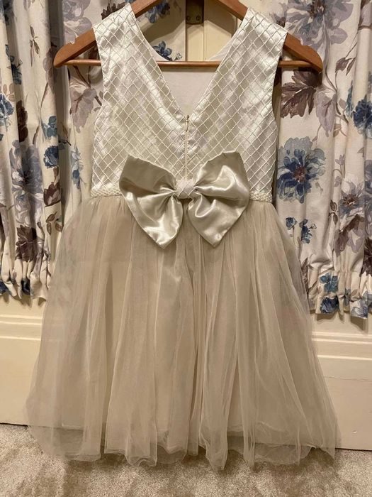 Официална рокля за момиче на 8 -10 г. цвят шампанско