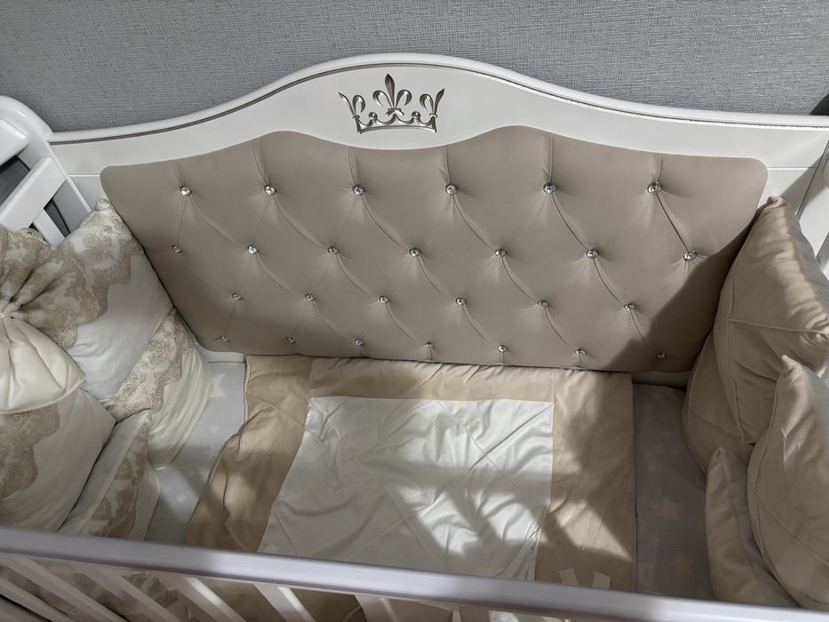 Манеж-кровать с полкой