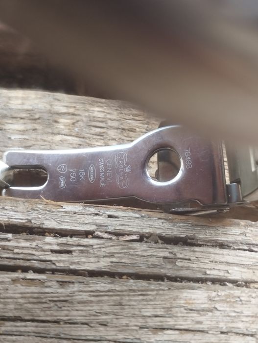 Продавам чесовник  Roleks 18k 750проба