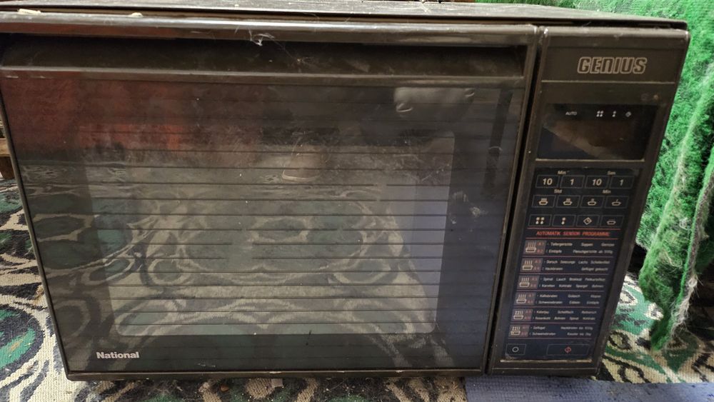 Продавам микровълнова печка Genius