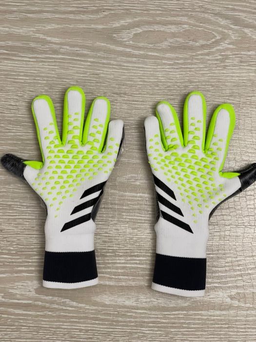 Вратарские перчатки