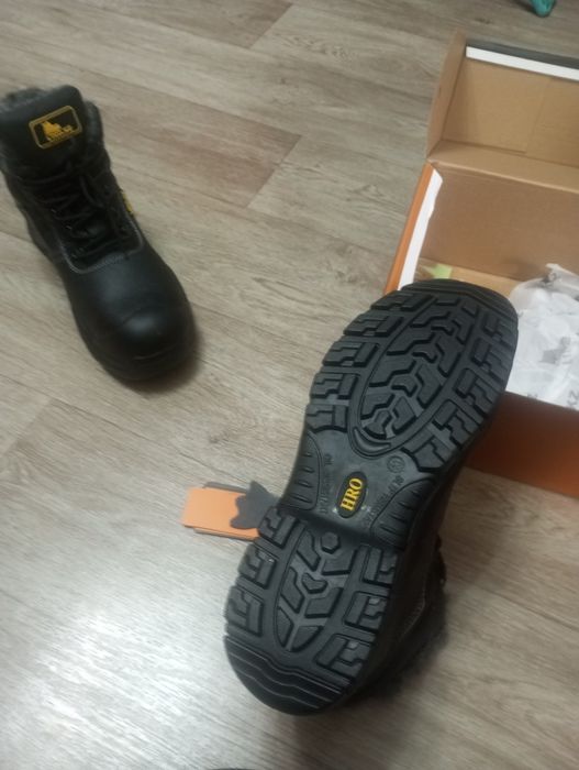 Продам ботинки зимние