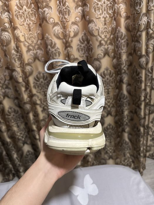 Balenciga track