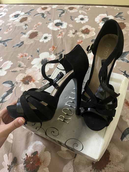 Дамски сандали на висок ток