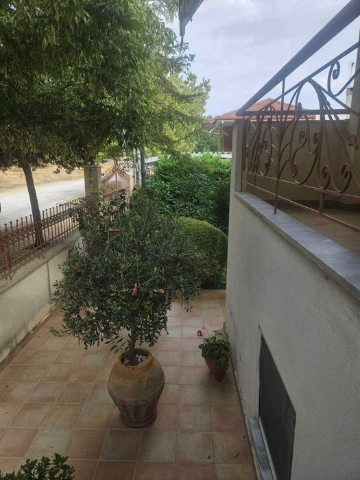 Прекрасна двуетажна къща 300 кв.м с гледка