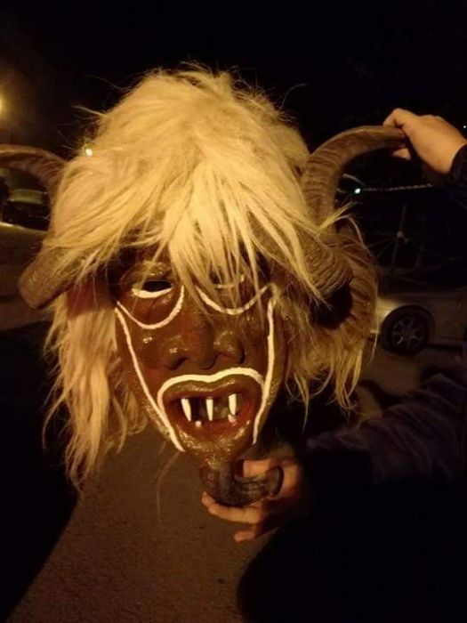 Изработка на сурвакарски маски