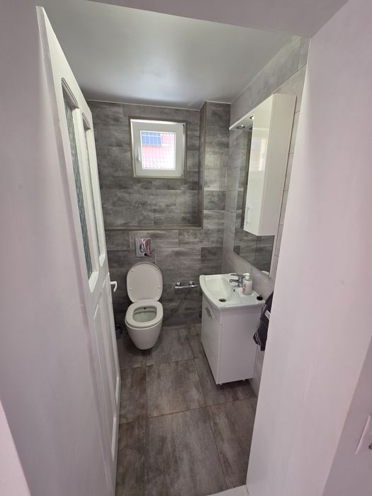 Inchiriez sau vând apartament la casa cu 4 camere 91 mp Valea Aurie