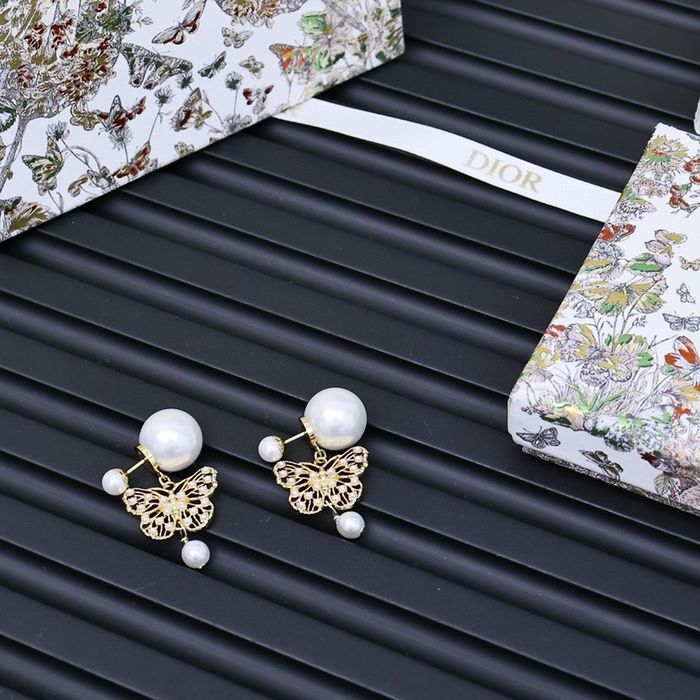 Cercei Christian Dior Tribales au un design delicat cu fluturi aurii decupați, decorați cu perle mici !