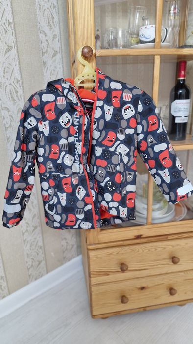 Продам детскую куртку на мальчика.