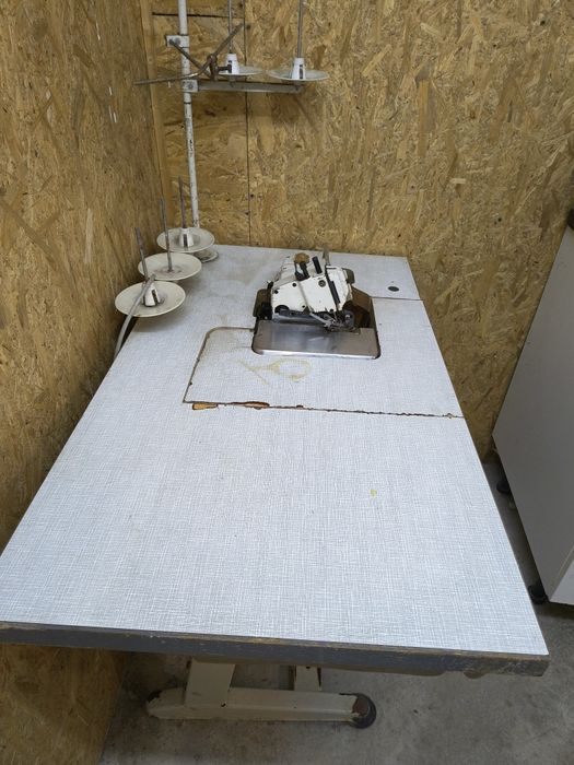 Mașină de surfilat industrială marca Brother