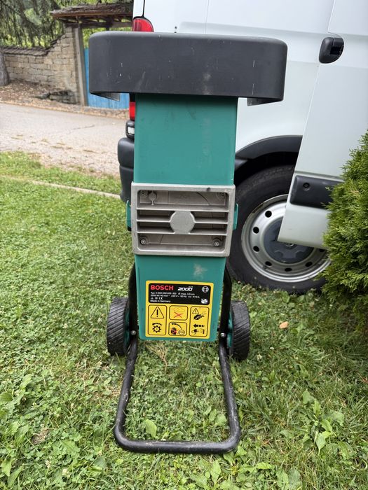 Валцова самопридърпваща дробилка Bosch 2000axt