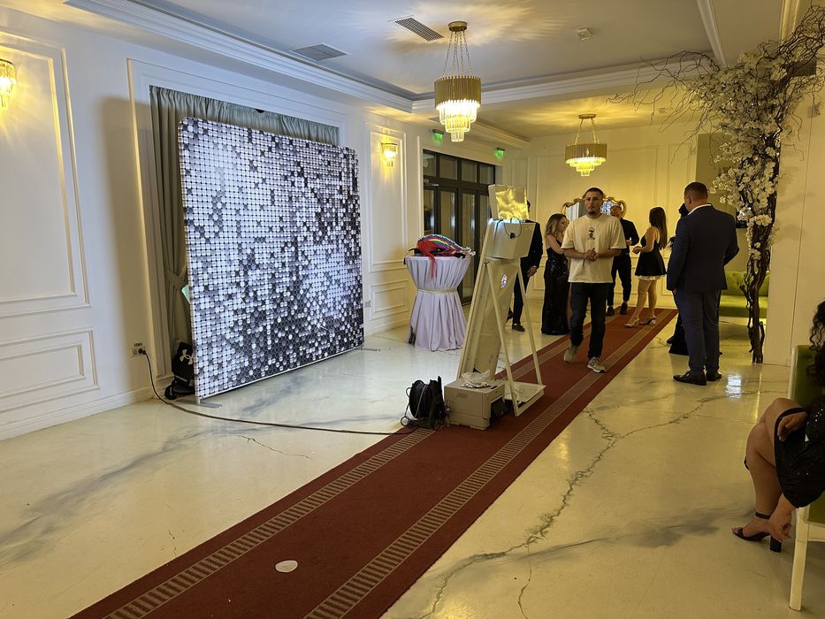 Photo Booth Oglindă Magică | Cabină Foto Nunți, Botezuri, Majorate | București, Pitești, Argeș