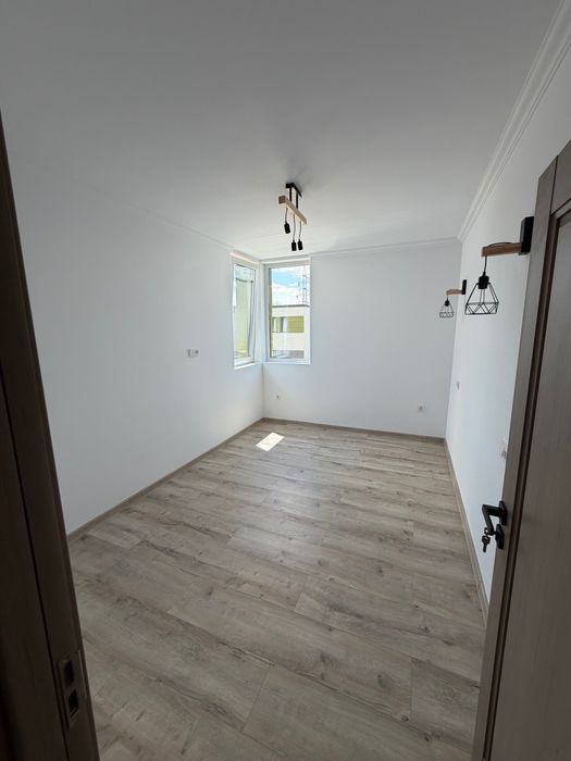 Casa noua de vanzare tip duplex in oras comunitate privata