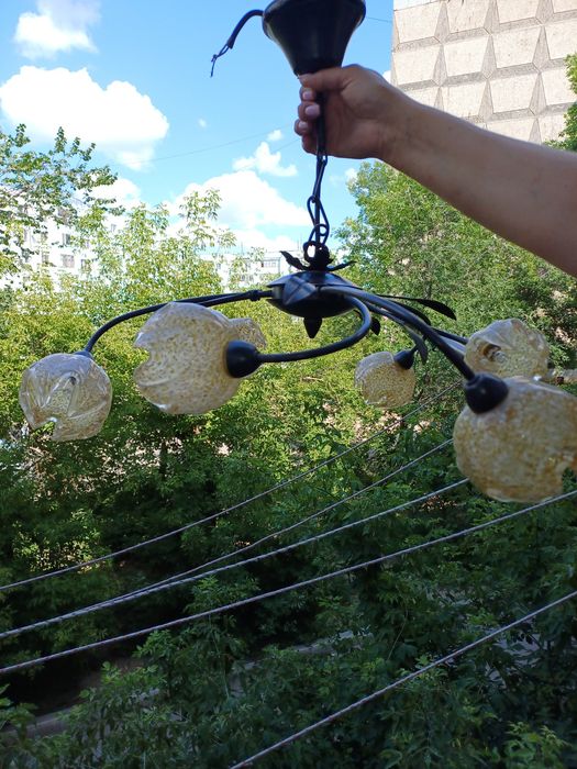 Продам люстру.  В хорошем состоянии.
