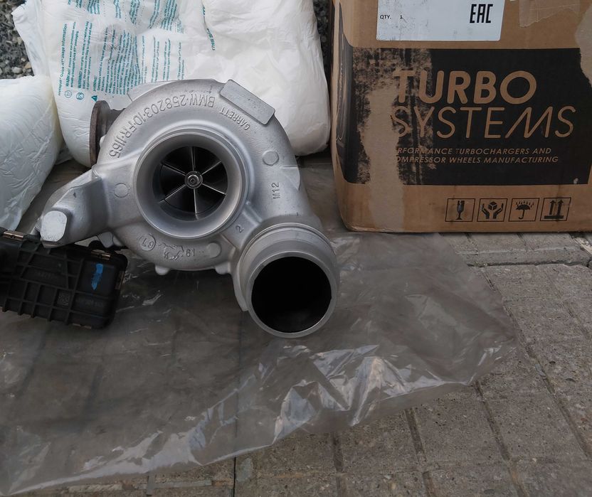 Хибридна Турбина 2565 за bmw f10 530d N57D30A