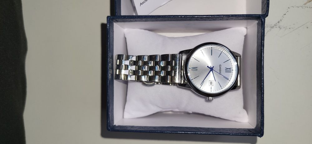 Casio часы кварцевые  продаётся