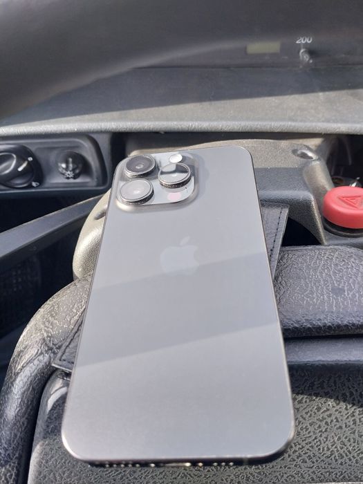 Продам Айфон 15 про