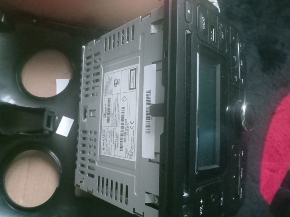 Sistem audio  CD. Radio Am -FM.. Bloutout..Stick.