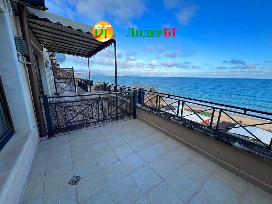 Двустаен апартамент с фронтална гледка морето на първа линия