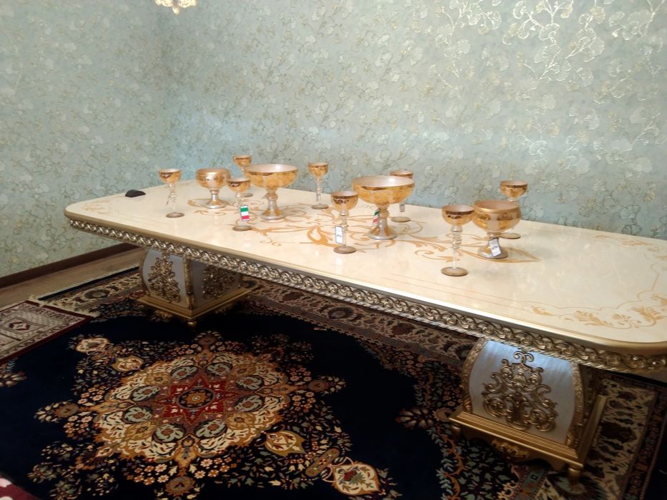 Продается стол для гостиной