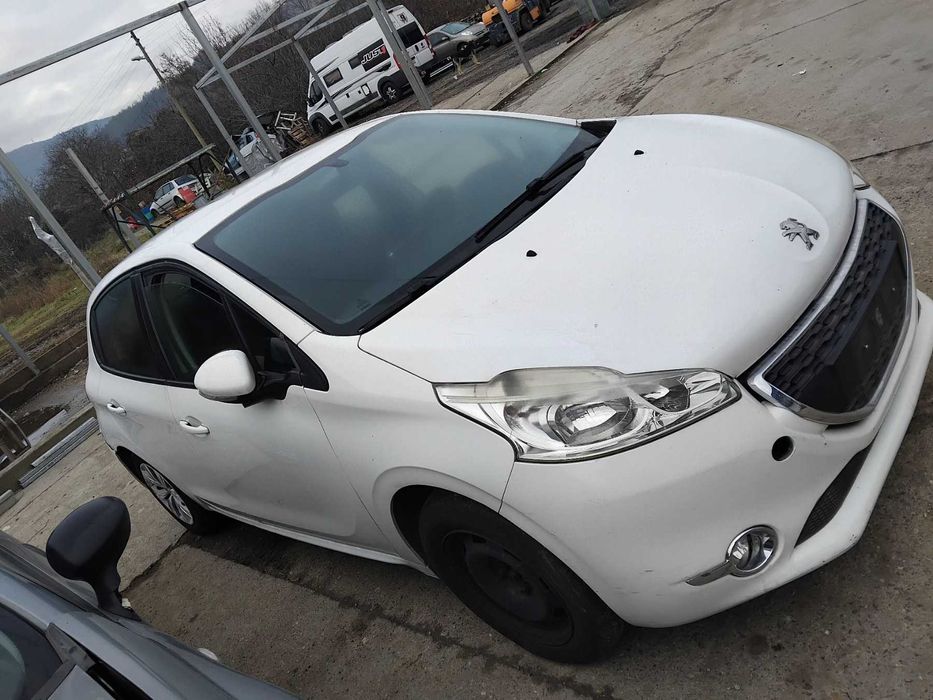 Peugeot 208 -1.4 дизел/68к.с./2014год-на части