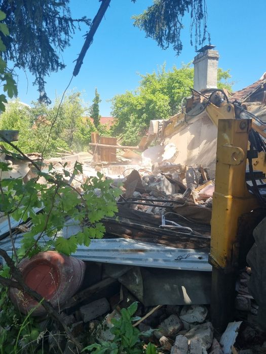 Събаряне на стари згради