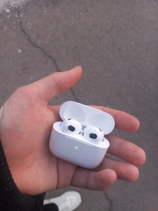 В продаже айрподс 3 новые