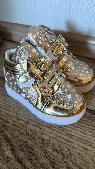 Бесплатно! Детские демисезонные ботинки-кроссовки