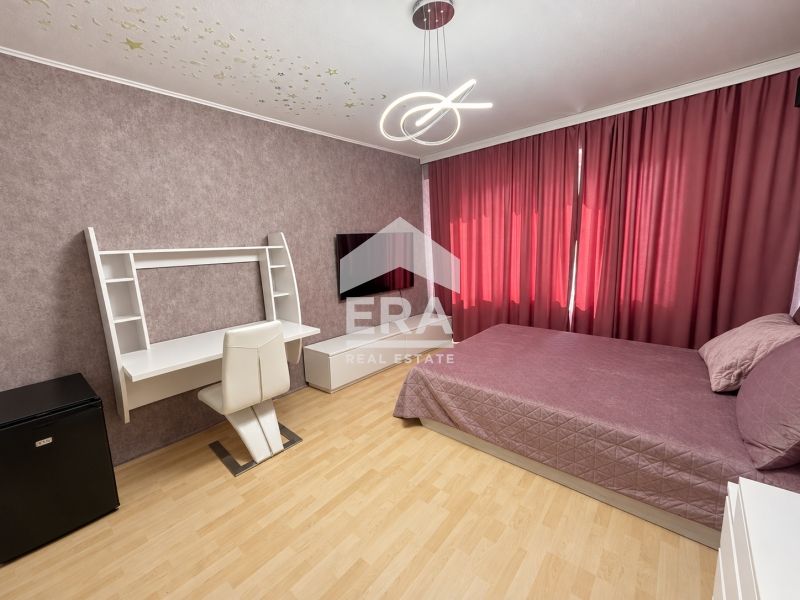 Продава се Четиристаен апартамент в Русе, Център - 103 кв.м за 1612 €/кв.м - Снимка #4