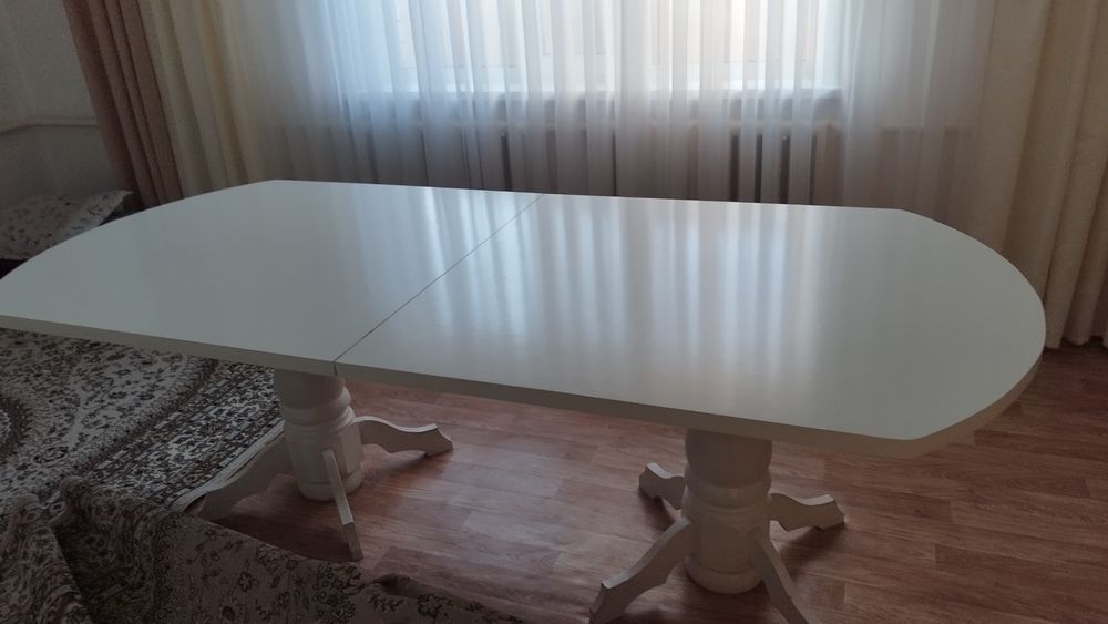 Стол для зала очень красивый