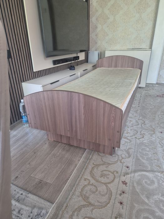Полтарашка кровать