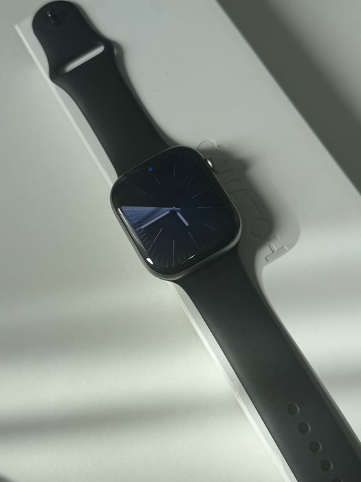 Смарт часовник Apple Watch 11, 42mm, ГАРАНЦИОНЕН!