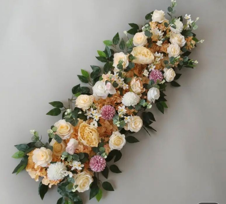 Buchet de flori artificiape cu crini și alte flori