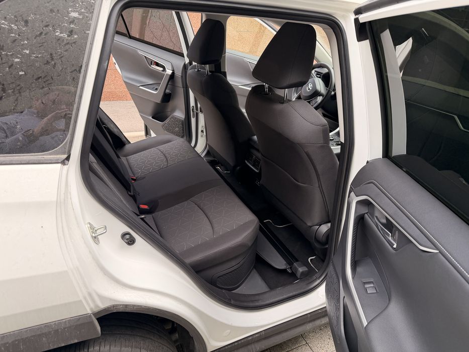Toyota RAV4, 2023г.