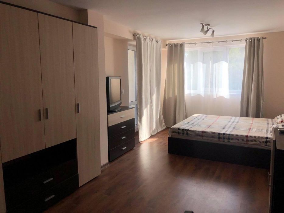 Дава се под наем Етаж от къща в Варна, Център - 85 кв.м за 750 € - Снимка #3
