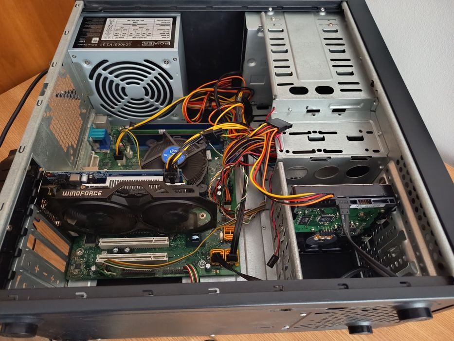 PC buget gaming intel i3 550, 8 GB, gtx 750TI 2 GB DDR5, 400 gb