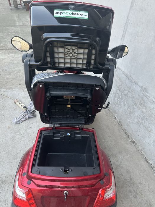 Vand scuter electric  nou cu portbagaj si mai un spatiu de depozitare