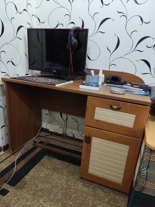Продам письменный стол, отличного качества.
