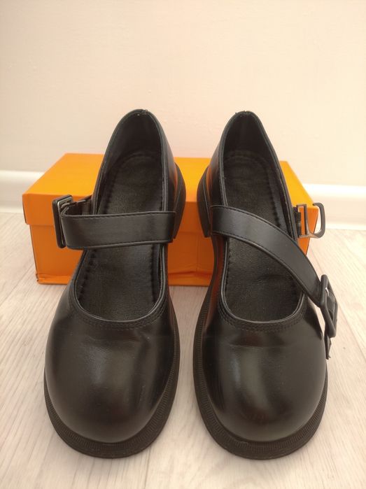 Школьные туфли на девочку