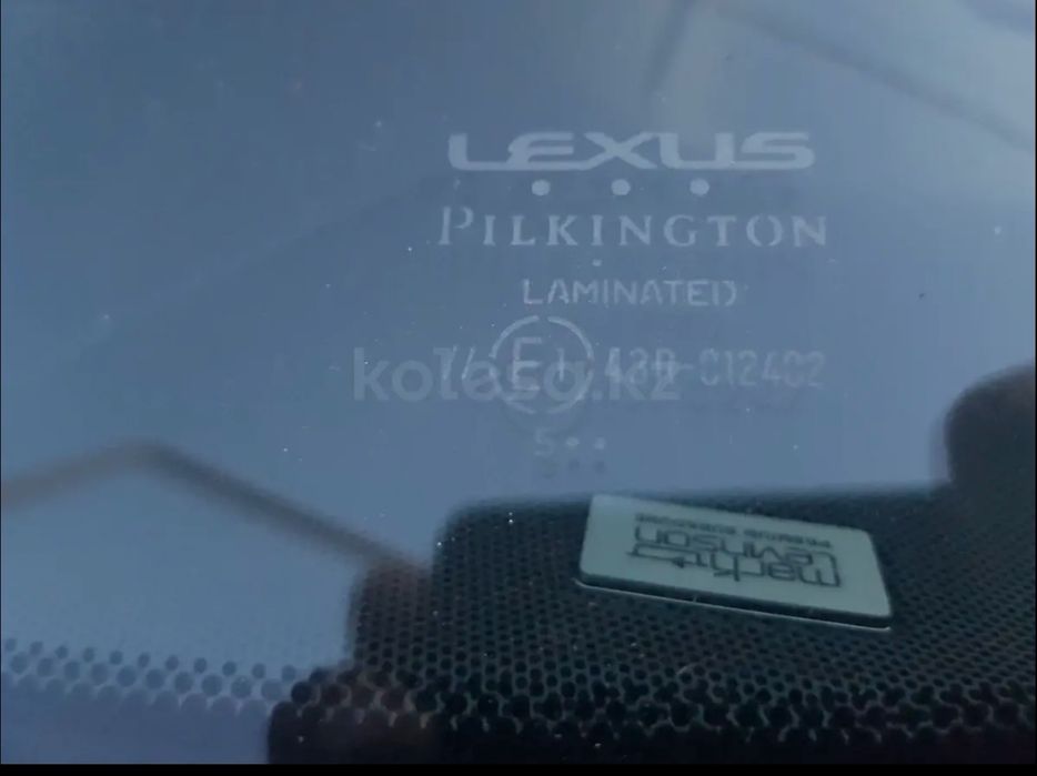 Лобовое стекло Lexus Rx350