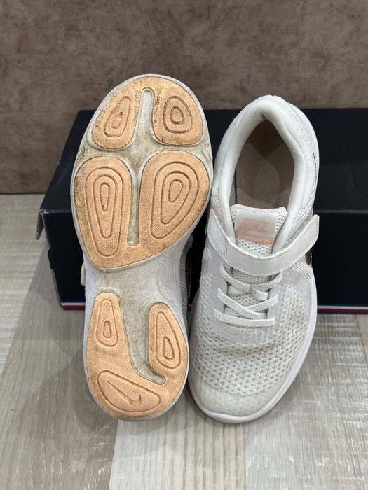Nike Revolution детски маратонки