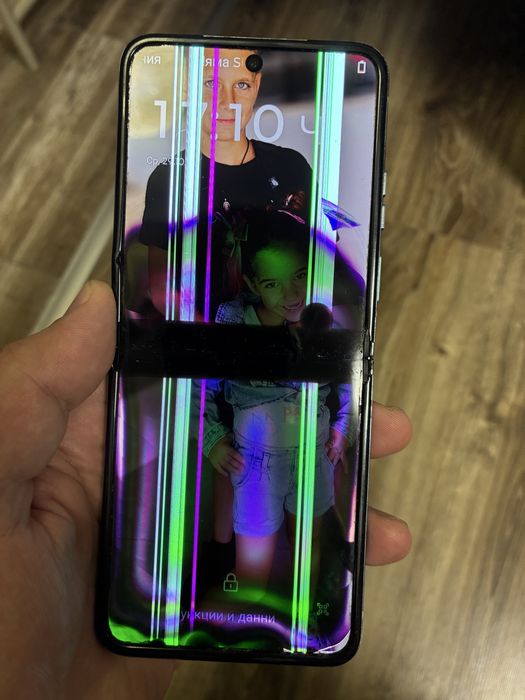 Motorola Razr 40 Ultra - за ремонт