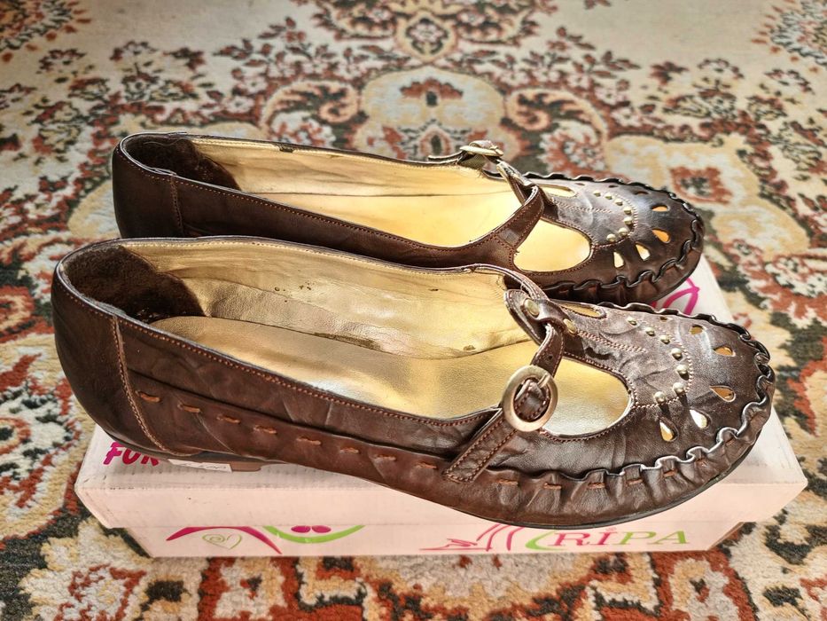 Продам женские туфли