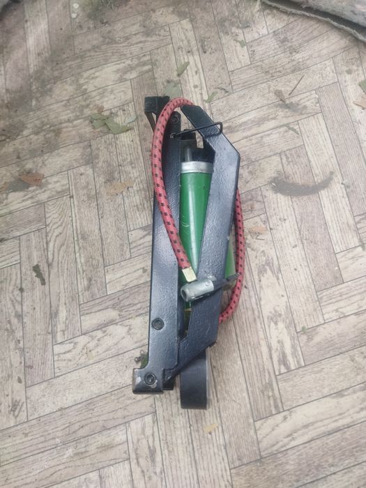 Продам ножной насос